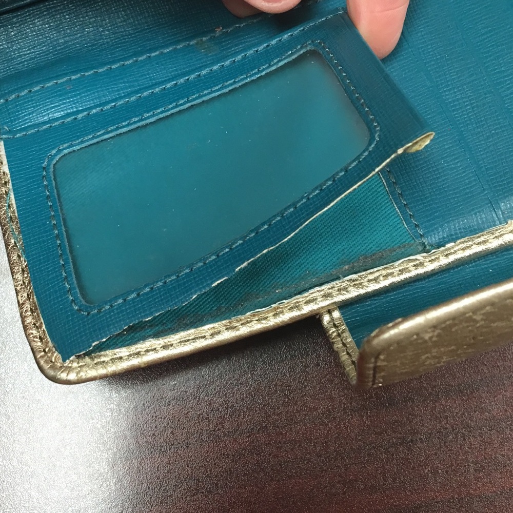 ⚠️ Authentic FOSSIL Wallet 🗝 - Picture 4 of 5